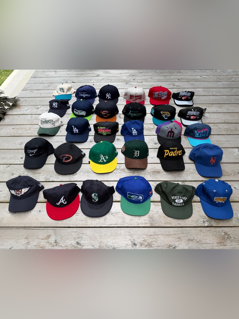 Any snapback/strapback from this lot: 1 for 20, 2 for 35, 3 for 45$!!